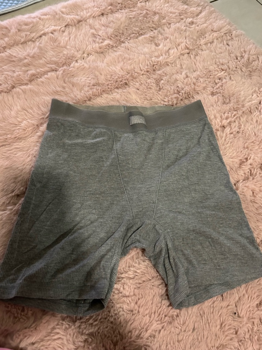 SKIMS Olive Green Ribbed Boxer Shorts - Picture 3 of 5